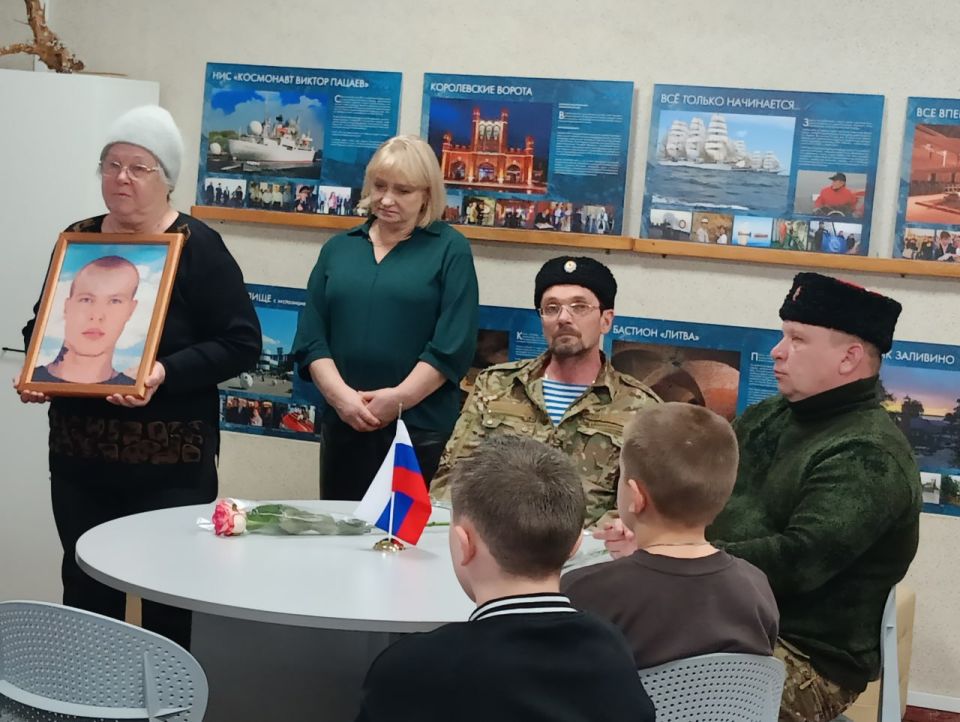 В Кировском историко-художественном музее прошёл урок мужества «Дебальцевский котёл» В Кировском историко-художественном музее прошёл урок мужества «Дебальцевский котёл»