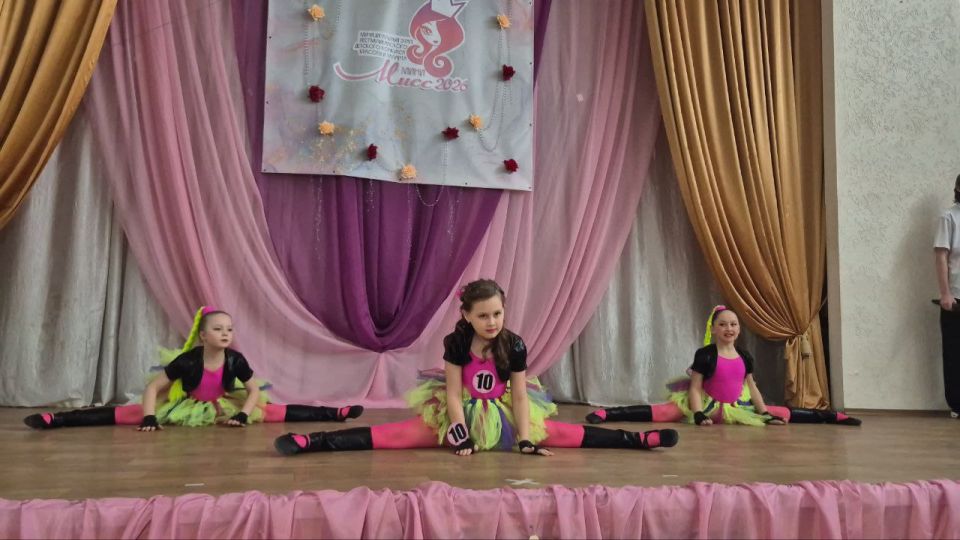 В Краснодоне состоялся муниципальный этап конкурса «Мини-мисс Луганской Народной Республики 2026» В Краснодоне состоялся муниципальный этап конкурса «Мини-мисс Луганской Народной Республики 2026»