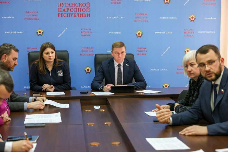 Галина Дуброва: Вчера состоялось внеочередное заседание нашего Комитета по бюджету, налогам и собственности Галина Дуброва: Вчера состоялось внеочередное заседание нашего Комитета по бюджету, налогам и собственности
