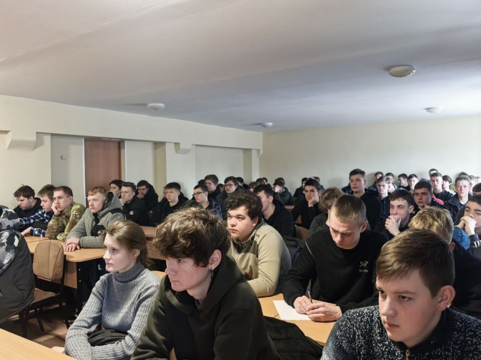 В Северодонецком технологическом институте и колледже СТИ состоялась встреча студентов с представителями военного комиссариата, посвящённая одной из самых востребованных и перспективных служб современности — войскам... В Северодонецком технологическом институте и колледже СТИ состоялась встреча студентов с представителями военного комиссариата, посвящённая одной из самых востребованных и перспективных служб современности — войскам...