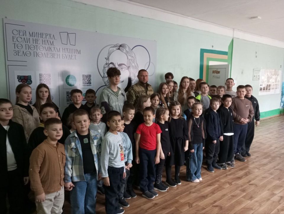 В преддверии Дня защитника Отечества классные руководители 5-б Шевченко Т.В. и 8-б Погорелая Л.Н. провели открытое воспитательное мероприятие урок -мужества " Классная встреча", на котором присутствовали обучающиеся 1-а... В преддверии Дня защитника Отечества классные руководители 5-б Шевченко Т.В. и 8-б Погорелая Л.Н. провели открытое воспитательное мероприятие урок -мужества " Классная встреча", на котором присутствовали обучающиеся 1-а...