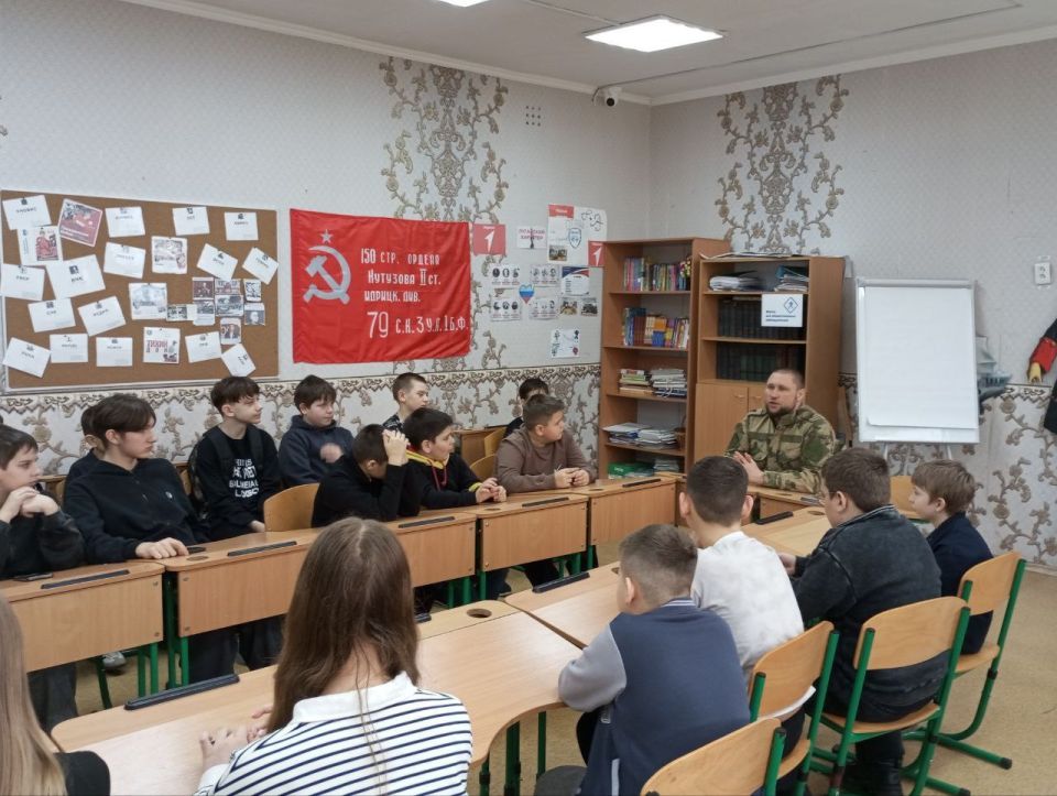 В преддверии Дня защитника Отечества классные руководители 5-б Шевченко Т.В. и 8-б Погорелая Л.Н. провели открытое воспитательное мероприятие урок -мужества " Классная встреча", на котором присутствовали обучающиеся 1-а... В преддверии Дня защитника Отечества классные руководители 5-б Шевченко Т.В. и 8-б Погорелая Л.Н. провели открытое воспитательное мероприятие урок -мужества " Классная встреча", на котором присутствовали обучающиеся 1-а...