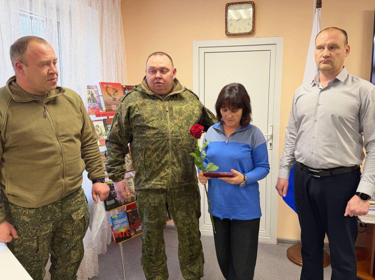 Сергей Колягин: Особую значимость Часу исторической памяти, проходившему в Централизованной библиотечной системе города Первомайска, придала церемония вручения государственных наград семьям героев, погибших в ходе... Сергей Колягин: Особую значимость Часу исторической памяти, проходившему в Централизованной библиотечной системе города Первомайска, придала церемония вручения государственных наград семьям героев, погибших в ходе...