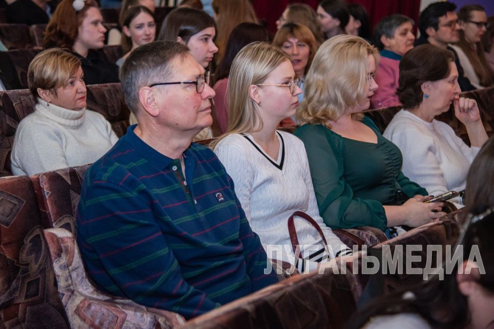 В Луганске прошел концерт культурно-просветительского проекта «Звучащее слово» В Луганске прошел концерт культурно-просветительского проекта «Звучащее слово»