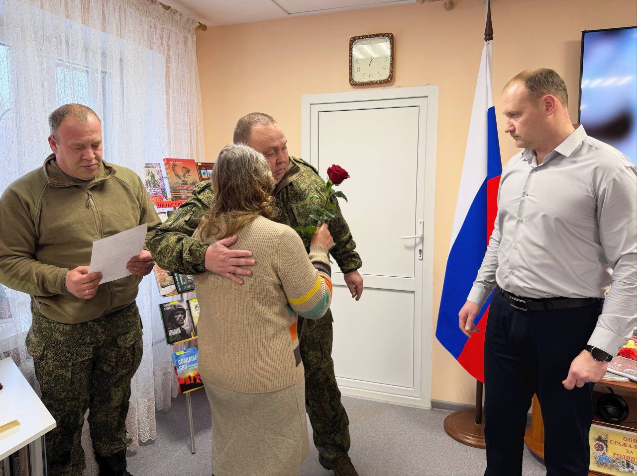 Сергей Колягин: Особую значимость Часу исторической памяти, проходившему в Централизованной библиотечной системе города Первомайска, придала церемония вручения государственных наград семьям героев, погибших в ходе... Сергей Колягин: Особую значимость Часу исторической памяти, проходившему в Централизованной библиотечной системе города Первомайска, придала церемония вручения государственных наград семьям героев, погибших в ходе...