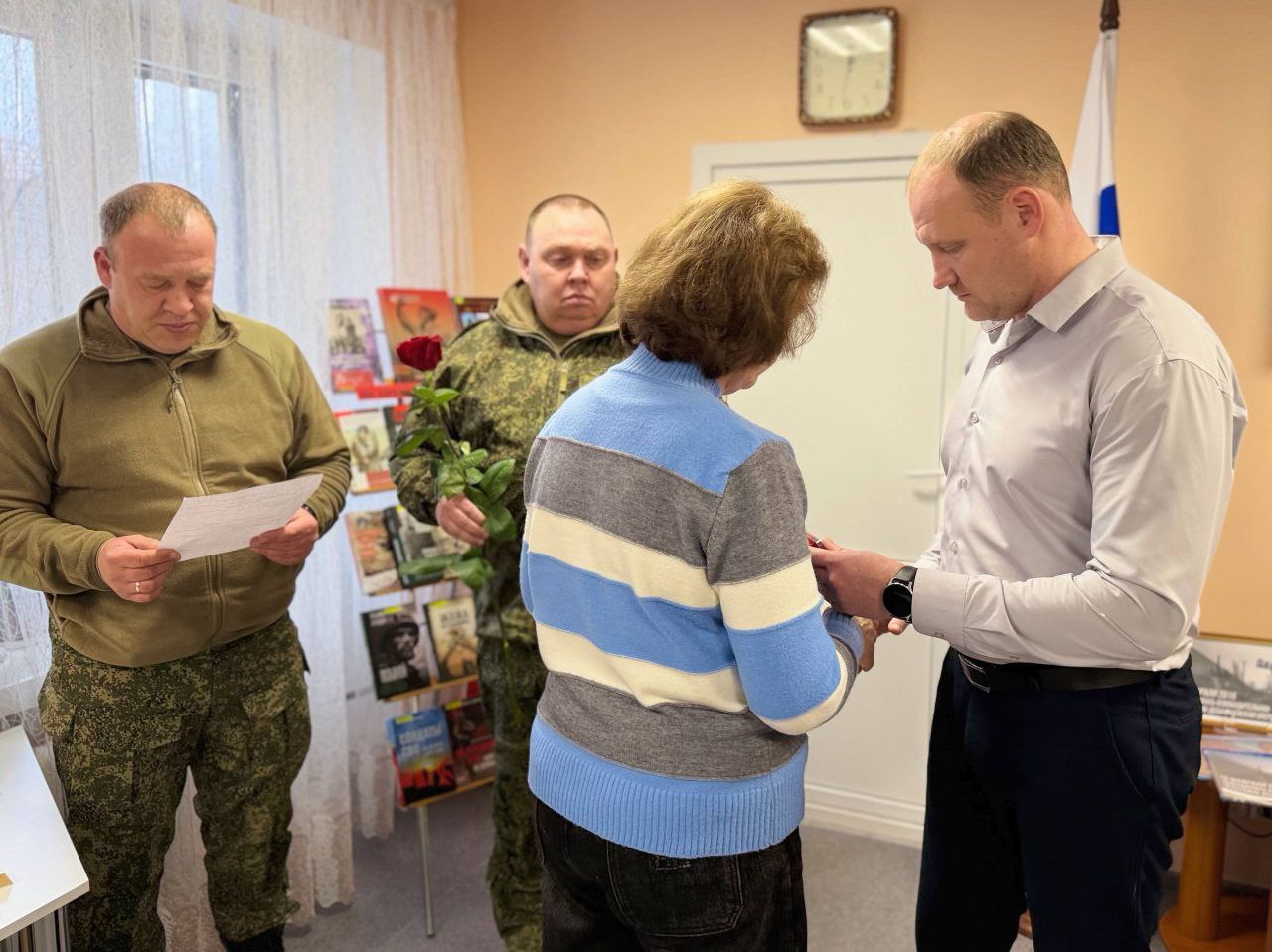 Сергей Колягин: Особую значимость Часу исторической памяти, проходившему в Централизованной библиотечной системе города Первомайска, придала церемония вручения государственных наград семьям героев, погибших в ходе... Сергей Колягин: Особую значимость Часу исторической памяти, проходившему в Централизованной библиотечной системе города Первомайска, придала церемония вручения государственных наград семьям героев, погибших в ходе...