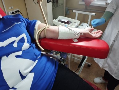 В рамках акции «Zа наших» северодонецкие единороссы в очередной раз сдали кровь для военнослужащих