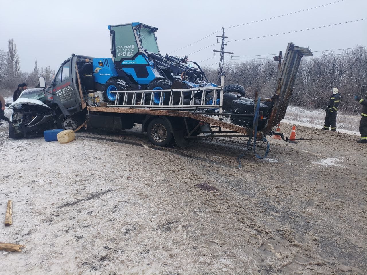 111 Полицейские республики проводят проверку по факту ДТП в Перевальском округе 111 Полицейские республики проводят проверку по факту ДТП в Перевальском округе