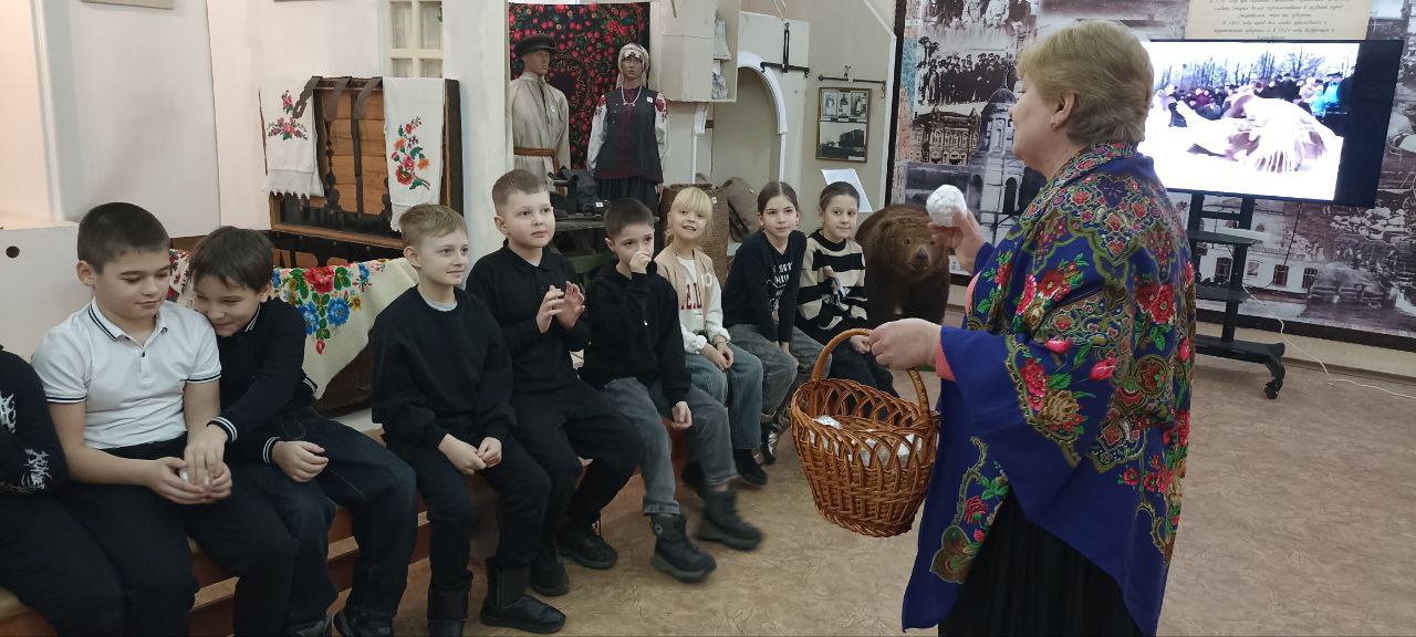 Зиму провожаем, весну встречаем: в Старобельском музее отпраздновали Масленицу Зиму провожаем, весну встречаем: в Старобельском музее отпраздновали Масленицу