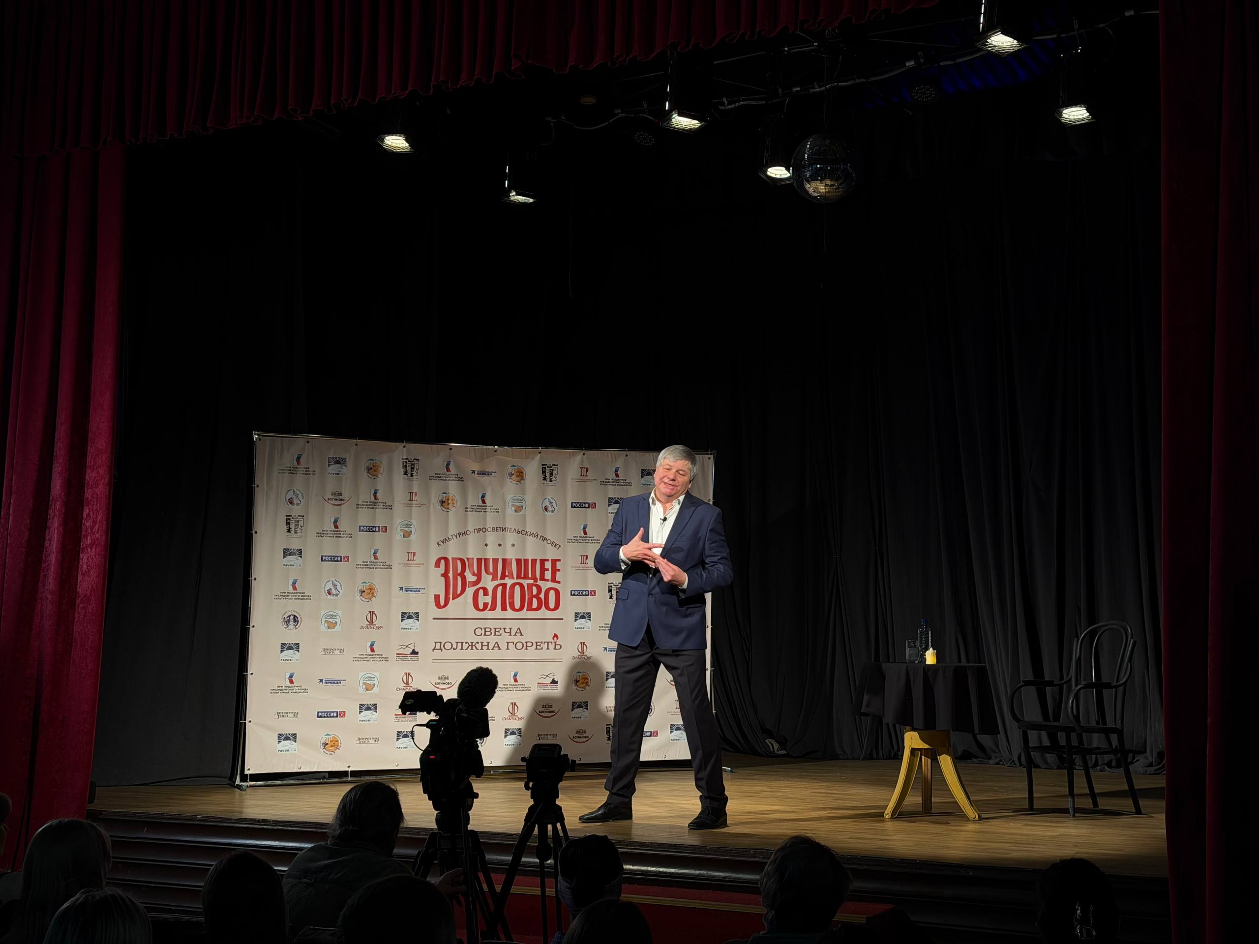 В Луганске состоялся литературный концерт народного артиста России Виктора Никитина «Я сердцем никогда не лгу...» В Луганске состоялся литературный концерт народного артиста России Виктора Никитина «Я сердцем никогда не лгу...»