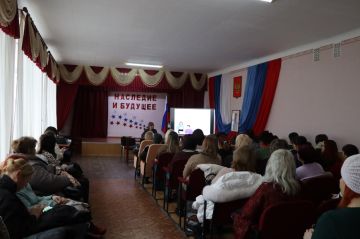 Наталия Жулинская: Дежурные группы, заброшенные стройки и летние площадки: о чём говорили с родителями и педагогами на встрече в школе № 18 им. В. Болотова