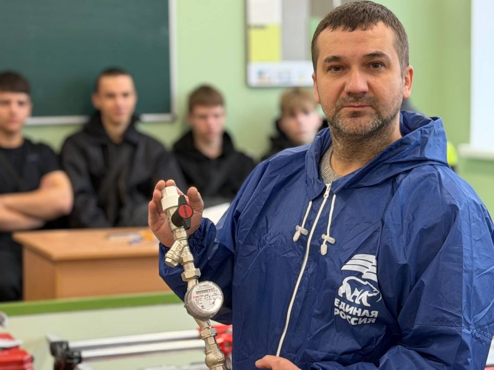 Моя карьера с "ЕДИНОЙ РОССИЕЙ": в Северодонецке стартовал мастер-класс по облицовке плитки для студентов строительного колледжа Моя карьера с "ЕДИНОЙ РОССИЕЙ": в Северодонецке стартовал мастер-класс по облицовке плитки для студентов строительного колледжа