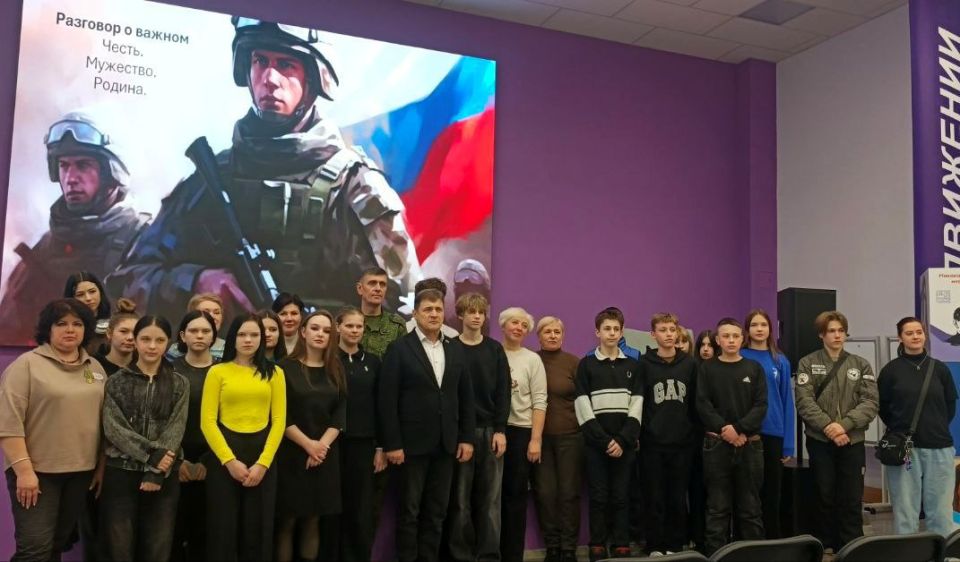 В стенах алчевского молодежного центра «Продвижение» прошла значимая встреча-диалог под названием «Мужество. Честь. Родина» В стенах алчевского молодежного центра «Продвижение» прошла значимая встреча-диалог под названием «Мужество. Честь. Родина»
