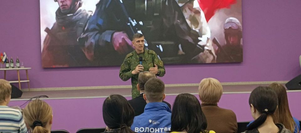 В стенах алчевского молодежного центра «Продвижение» прошла значимая встреча-диалог под названием «Мужество. Честь. Родина» В стенах алчевского молодежного центра «Продвижение» прошла значимая встреча-диалог под названием «Мужество. Честь. Родина»