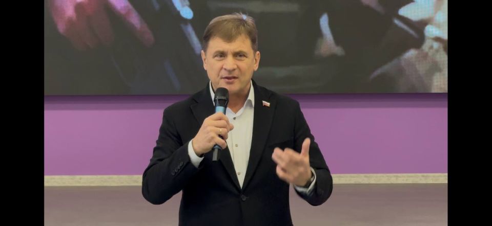 В стенах алчевского молодежного центра «Продвижение» прошла значимая встреча-диалог под названием «Мужество. Честь. Родина» В стенах алчевского молодежного центра «Продвижение» прошла значимая встреча-диалог под названием «Мужество. Честь. Родина»