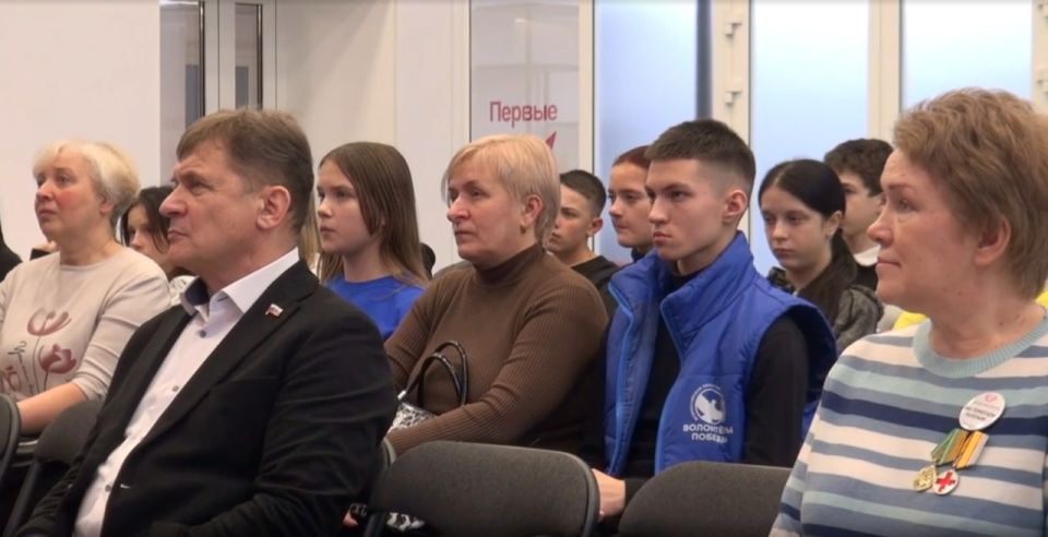 В стенах алчевского молодежного центра «Продвижение» прошла значимая встреча-диалог под названием «Мужество. Честь. Родина» В стенах алчевского молодежного центра «Продвижение» прошла значимая встреча-диалог под названием «Мужество. Честь. Родина»
