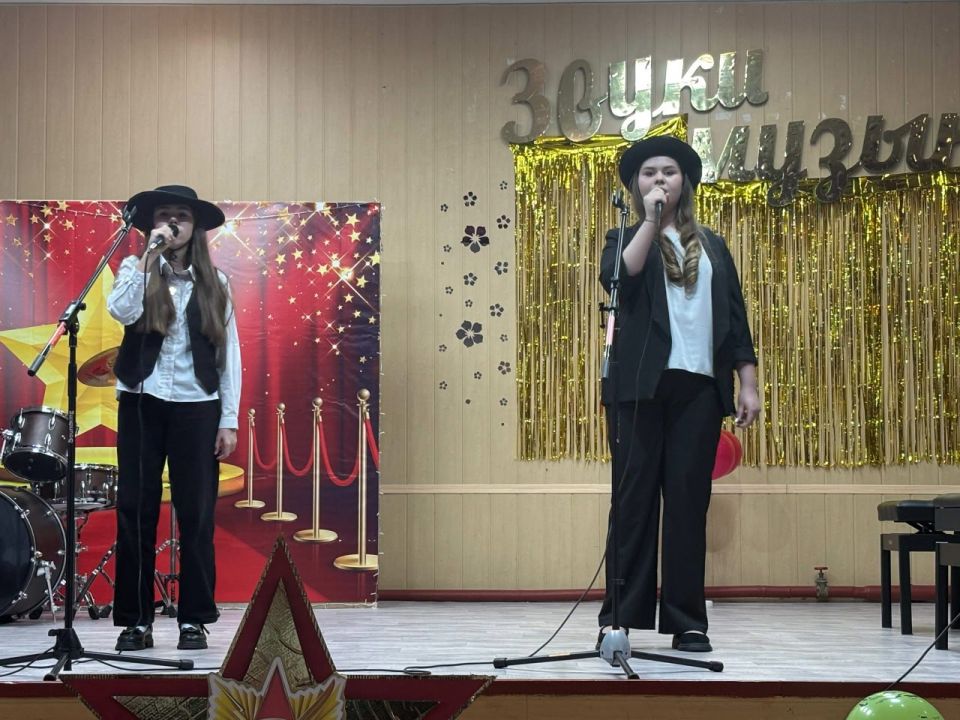 В Краснолучской Детской музыкальной школе прошёл концерт к 23 февраля В Краснолучской Детской музыкальной школе прошёл концерт к 23 февраля
