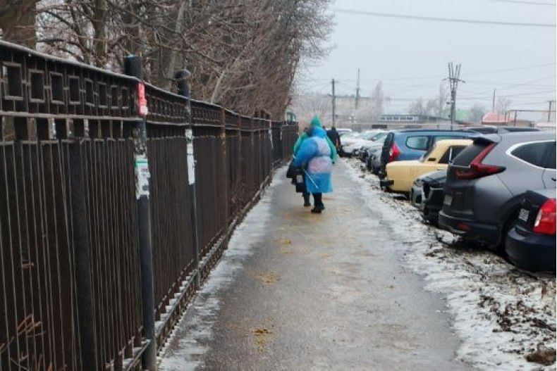 Работники МУП «Благоустройство СМО» продолжают борьбу с гололедными отложениями на улицах Свердловска Работники МУП «Благоустройство СМО» продолжают борьбу с гололедными отложениями на улицах Свердловска