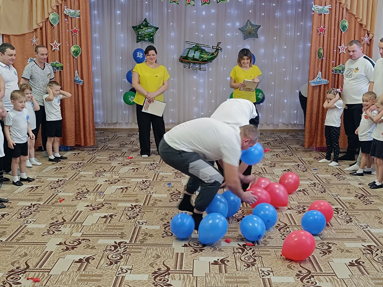 В преддверии праздника в ГБДОУ ЛНР «Беловодский ЯС №2 «Радуга» 19 февраля в средних, старшей и подготовительной к школе групп прошёл семейно-спортивный праздник, посвящённый Дню защитника Отечества В преддверии праздника в ГБДОУ ЛНР «Беловодский ЯС №2 «Радуга» 19 февраля в средних, старшей и подготовительной к школе групп прошёл семейно-спортивный праздник, посвящённый Дню защитника Отечества