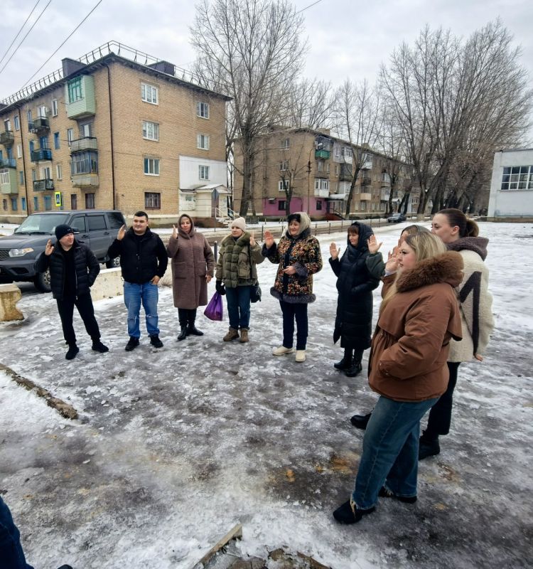 Сегодня в городе Суходольске, в сквере Ташлыкова, состоялось собрание инициативной группы граждан Сегодня в городе Суходольске, в сквере Ташлыкова, состоялось собрание инициативной группы граждан