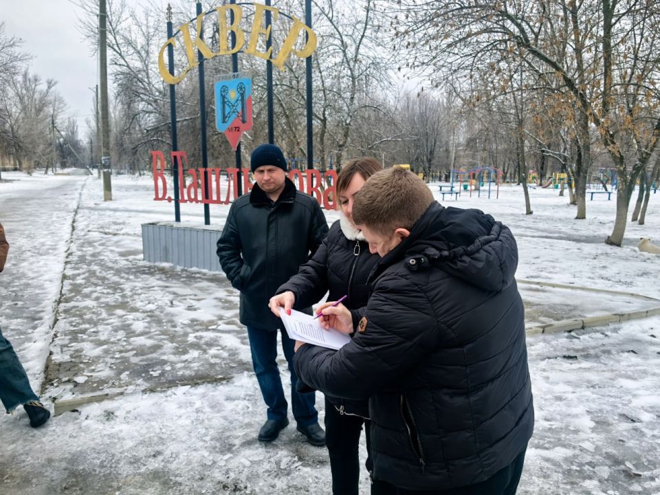 Сегодня в городе Суходольске, в сквере Ташлыкова, состоялось собрание инициативной группы граждан Сегодня в городе Суходольске, в сквере Ташлыкова, состоялось собрание инициативной группы граждан