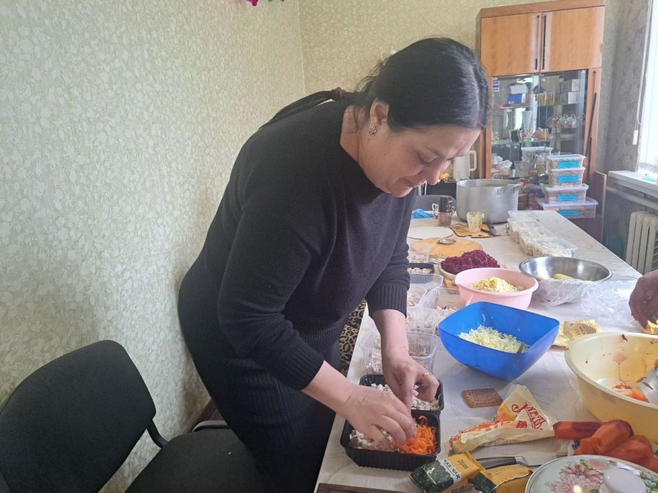 Активистки Совета женщин из Чернухино передали военнослужащим вкусные посылки Активистки Совета женщин из Чернухино передали военнослужащим вкусные посылки