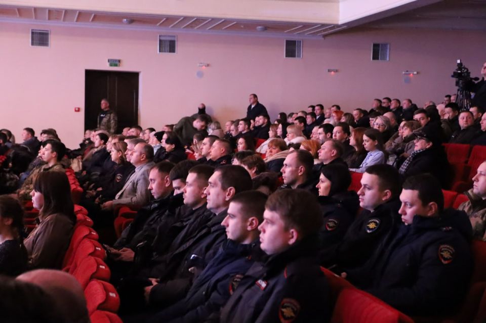 Денис Колесников поздравил защитников Отечества Денис Колесников поздравил защитников Отечества