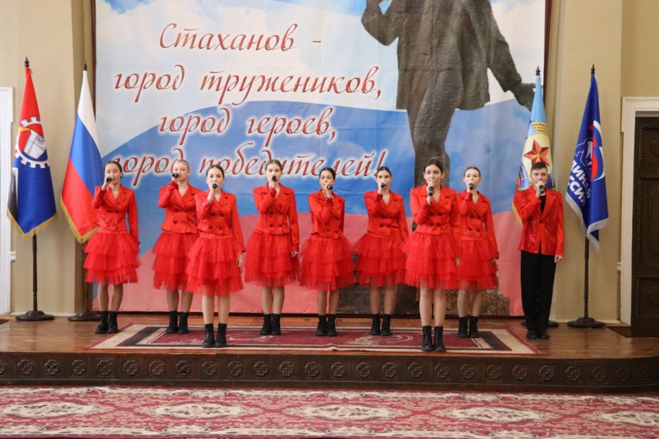 Наталия Жулинская: В преддверии Дня защитника Отечества поздравила представителей сильной половины нашего города с наступающим праздником Наталия Жулинская: В преддверии Дня защитника Отечества поздравила представителей сильной половины нашего города с наступающим праздником