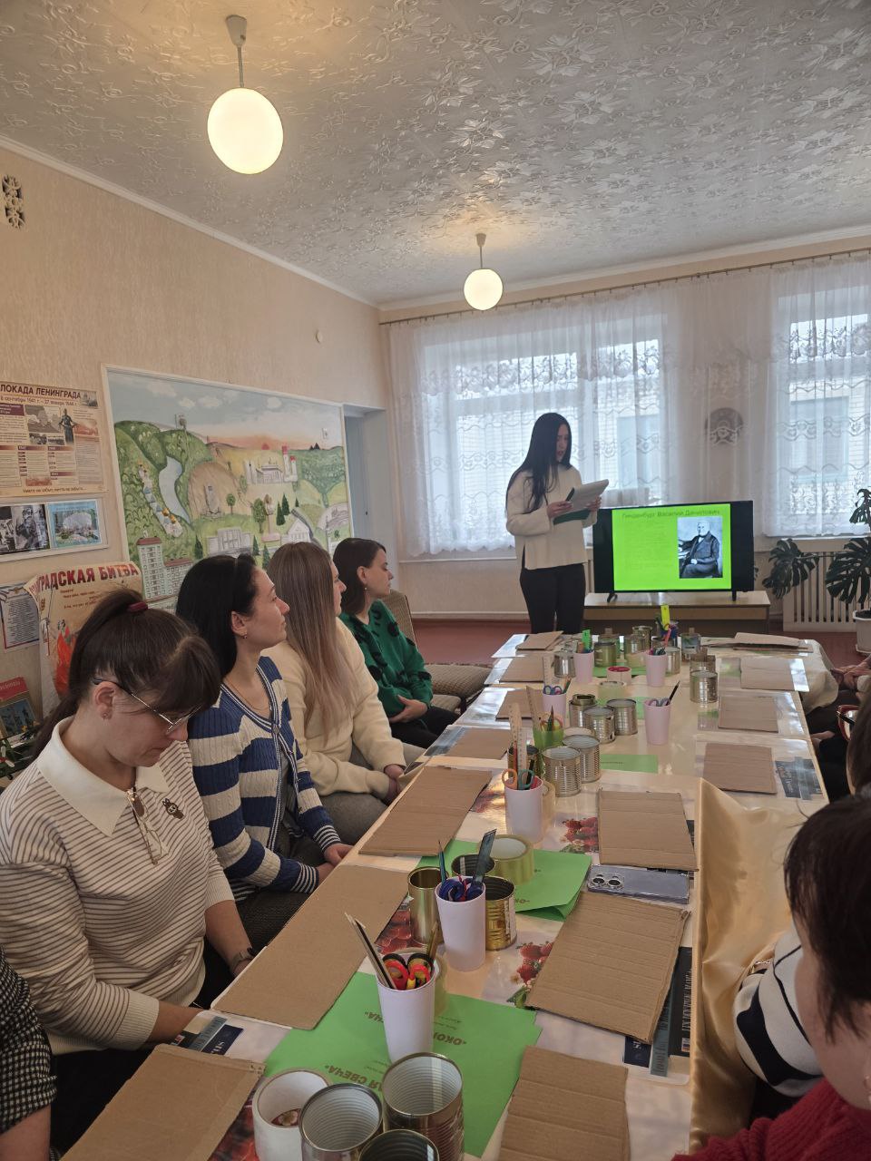 Накануне празднования Дня защитника Отечества в Антрацитовском детском саду № 13 «Барвинок» в течение нескольких дней проходила патриотическая акция «Подари тепло солдату», инициированная партией «Единая Россия» Накануне празднования Дня защитника Отечества в Антрацитовском детском саду № 13 «Барвинок» в течение нескольких дней проходила патриотическая акция «Подари тепло солдату», инициированная партией «Единая Россия»