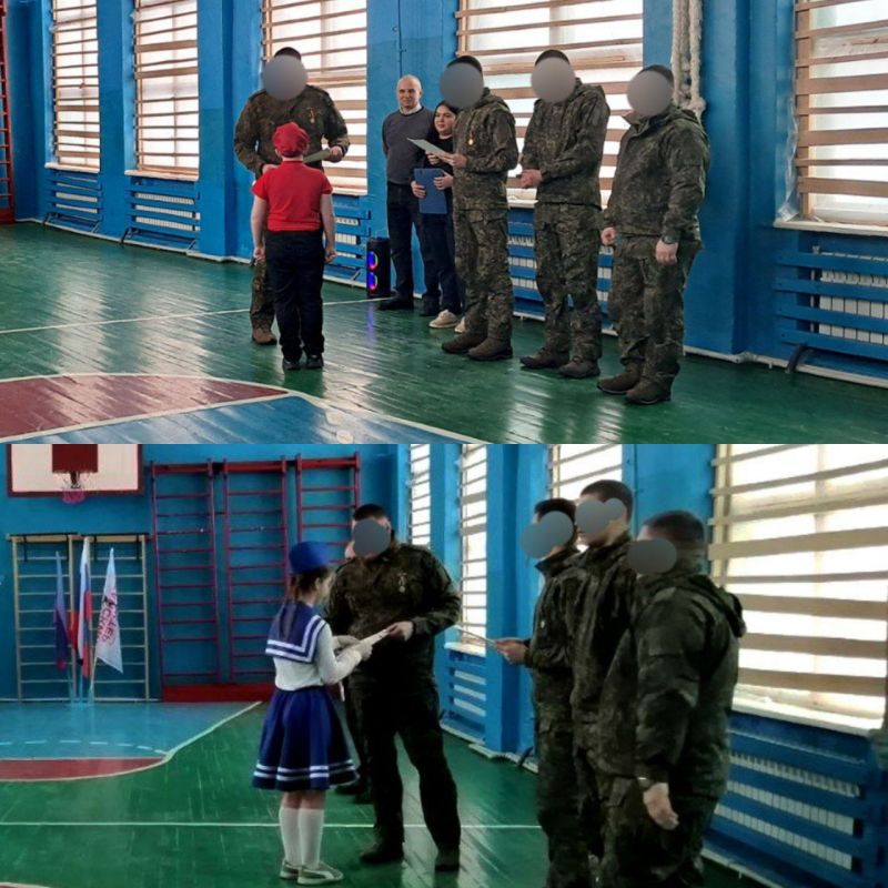 В ГБОУ ЛНР "Каменская СШ" прошел военно-патриотический конкурс «Смотр строя и песни», посвященный Дню защитника Отечества В ГБОУ ЛНР "Каменская СШ" прошел военно-патриотический конкурс «Смотр строя и песни», посвященный Дню защитника Отечества