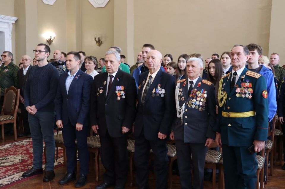 Наталия Жулинская: В преддверии Дня защитника Отечества поздравила представителей сильной половины нашего города с наступающим праздником Наталия Жулинская: В преддверии Дня защитника Отечества поздравила представителей сильной половины нашего города с наступающим праздником