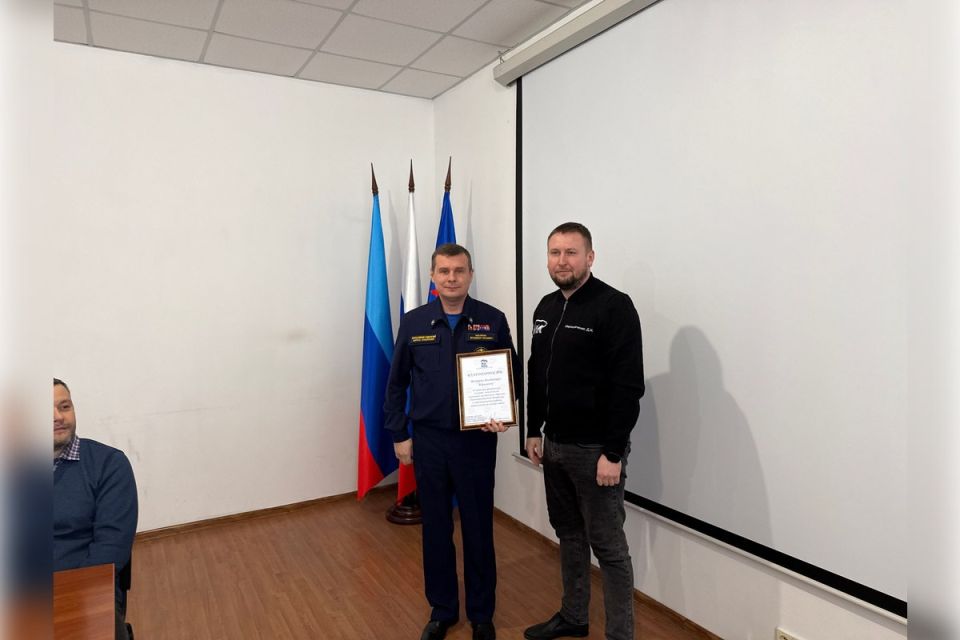 Денис Мирошниченко вручил благодарности представителям патриотических НКО Денис Мирошниченко вручил благодарности представителям патриотических НКО