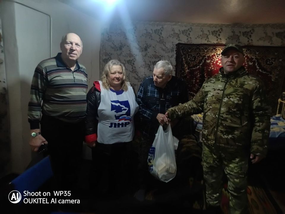 Начальник отдела по обеспечению жизнедеятельности пгт Бугаевка Виталий Нарыжний, совместно с членом первичного отделения Всероссийской политической партии "Единая Россия" № 18 пгт Бугаевка Натальей Мотковой, накануне Дня... Начальник отдела по обеспечению жизнедеятельности пгт Бугаевка Виталий Нарыжний, совместно с членом первичного отделения Всероссийской политической партии "Единая Россия" № 18 пгт Бугаевка Натальей Мотковой, накануне Дня...