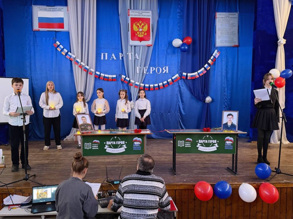 В преддверии Дня защитника Отечества, в стенах Первомайской специализированной средней школы №6 имени Евгения Ищенко, состоялось трогательное и значимое событие – открытие сразу двух «Парт Героя» В преддверии Дня защитника Отечества, в стенах Первомайской специализированной средней школы №6 имени Евгения Ищенко, состоялось трогательное и значимое событие – открытие сразу двух «Парт Героя»