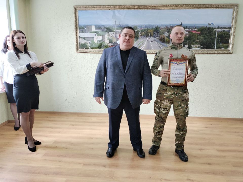 Чествование Героев: В Ровеньках отметили участников СВО в преддверии Дня защитника Отечества Чествование Героев: В Ровеньках отметили участников СВО в преддверии Дня защитника Отечества
