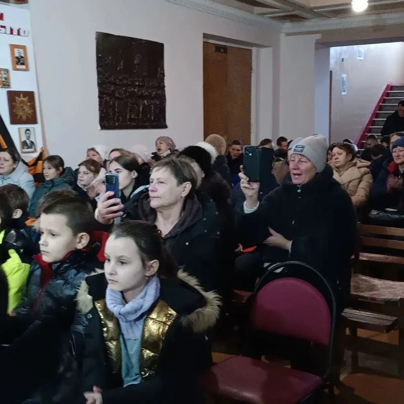 «СВОи Герои». Во Дворце культуры поселка ш-ты "Центральная" прошло знаменательное событие, посвященное Дню Защитника Отечества - открытие Стенда Памяти, посвященного тем, кто отдал свою жизнь за Донбасс «СВОи Герои». Во Дворце культуры поселка ш-ты "Центральная" прошло знаменательное событие, посвященное Дню Защитника Отечества - открытие Стенда Памяти, посвященного тем, кто отдал свою жизнь за Донбасс