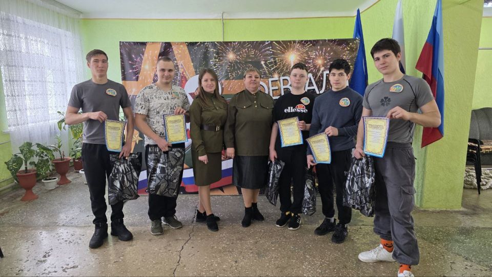 Накануне праздника, сотрудники Дома культуры им. Ленина пгт Новодарьевка провели конкурсно-развлекательную программу ко Дню Защитника Отчества «А ну-ка, парни!» Накануне праздника, сотрудники Дома культуры им. Ленина пгт Новодарьевка провели конкурсно-развлекательную программу ко Дню Защитника Отчества «А ну-ка, парни!»