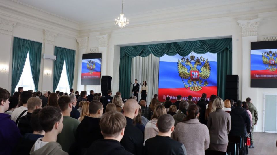 Роман Лысенко: Сегодня, 20 февраля, в стенах Донбасского государственного технического университета царила атмосфера патриотизма и гордости Роман Лысенко: Сегодня, 20 февраля, в стенах Донбасского государственного технического университета царила атмосфера патриотизма и гордости