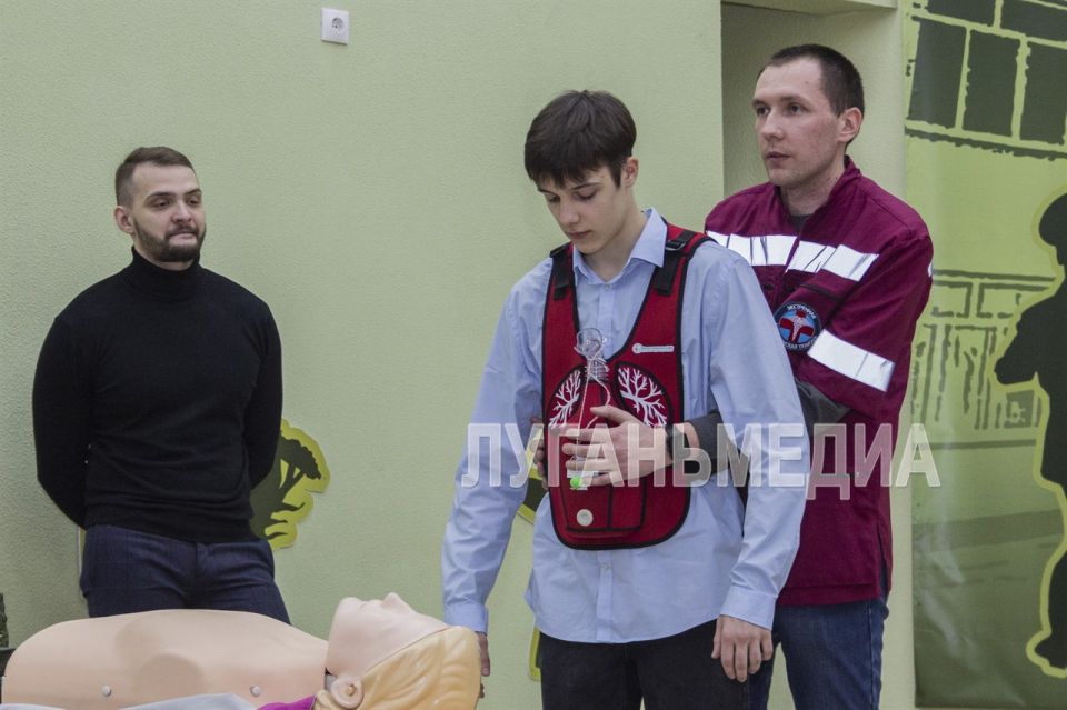 В Луганске провели ряд демонстрационно-практических мастер-классов «Основы первой помощи» В Луганске провели ряд демонстрационно-практических мастер-классов «Основы первой помощи»