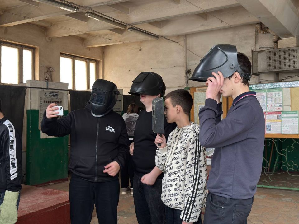Ярмарку учебных рабочих мест провели в Лутугино Ярмарку учебных рабочих мест провели в Лутугино