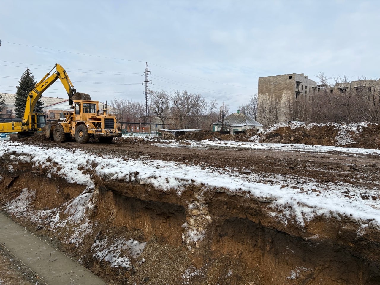 Временно исполняющий полномочия главы Краснолучского городского округа Олег Бабченко совершил рабочую поездку по объектам, где в настоящий момент ведутся восстановительные работы в рамках специального инфраструктурного...