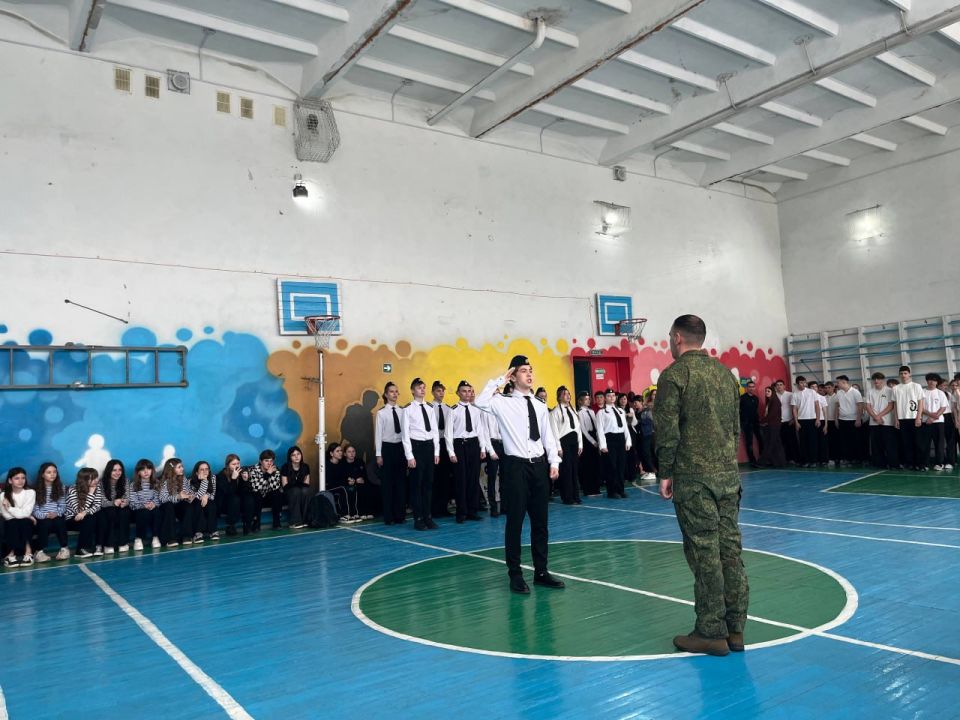 Накануне Дня защитника Отечества в ГБОУ ЛНР «Беловодский лицей «Лидер» прошёл военно-спортивный конкурс «А ну-ка, парни!» среди 9-11 классов Накануне Дня защитника Отечества в ГБОУ ЛНР «Беловодский лицей «Лидер» прошёл военно-спортивный конкурс «А ну-ка, парни!» среди 9-11 классов