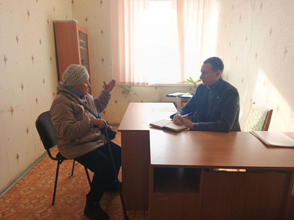 Депутат Совета городского округа Николай Суховерхов провел очередной прием граждан в здании администрации города Петровское Депутат Совета городского округа Николай Суховерхов провел очередной прием граждан в здании администрации города Петровское
