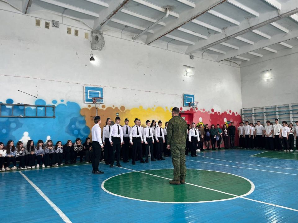 Накануне Дня защитника Отечества в ГБОУ ЛНР «Беловодский лицей «Лидер» прошёл военно-спортивный конкурс «А ну-ка, парни!» среди 9-11 классов Накануне Дня защитника Отечества в ГБОУ ЛНР «Беловодский лицей «Лидер» прошёл военно-спортивный конкурс «А ну-ка, парни!» среди 9-11 классов