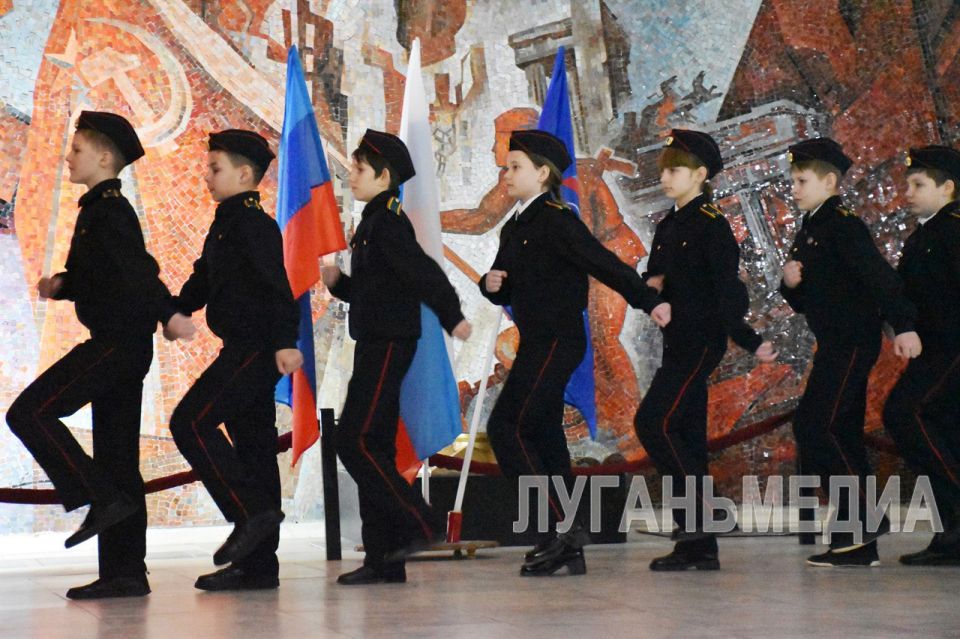 Ветераны, участники боевых действий Краснолучского округа и представители молодого поколения отметили День защитника Отечества Ветераны, участники боевых действий Краснолучского округа и представители молодого поколения отметили День защитника Отечества