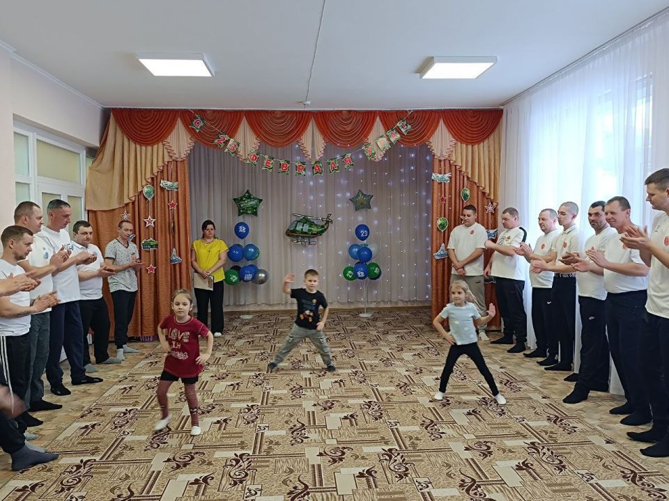 В преддверии праздника в ГБДОУ ЛНР «Беловодский ЯС №2 «Радуга» 19 февраля в средних, старшей и подготовительной к школе групп прошёл семейно-спортивный праздник, посвящённый Дню защитника Отечества В преддверии праздника в ГБДОУ ЛНР «Беловодский ЯС №2 «Радуга» 19 февраля в средних, старшей и подготовительной к школе групп прошёл семейно-спортивный праздник, посвящённый Дню защитника Отечества