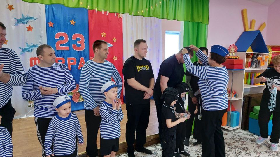 В преддверии Дня Защитника Отечества в ГБДОУ ЛНР «Беловодский ясли-сад №3 «Родничок» прошло спортивное мероприятие «Отец и сын – великая сила!» для детей старшего дошкольного возраста и их родителей В преддверии Дня Защитника Отечества в ГБДОУ ЛНР «Беловодский ясли-сад №3 «Родничок» прошло спортивное мероприятие «Отец и сын – великая сила!» для детей старшего дошкольного возраста и их родителей