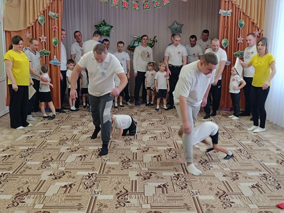В преддверии праздника в ГБДОУ ЛНР «Беловодский ЯС №2 «Радуга» 19 февраля в средних, старшей и подготовительной к школе групп прошёл семейно-спортивный праздник, посвящённый Дню защитника Отечества В преддверии праздника в ГБДОУ ЛНР «Беловодский ЯС №2 «Радуга» 19 февраля в средних, старшей и подготовительной к школе групп прошёл семейно-спортивный праздник, посвящённый Дню защитника Отечества