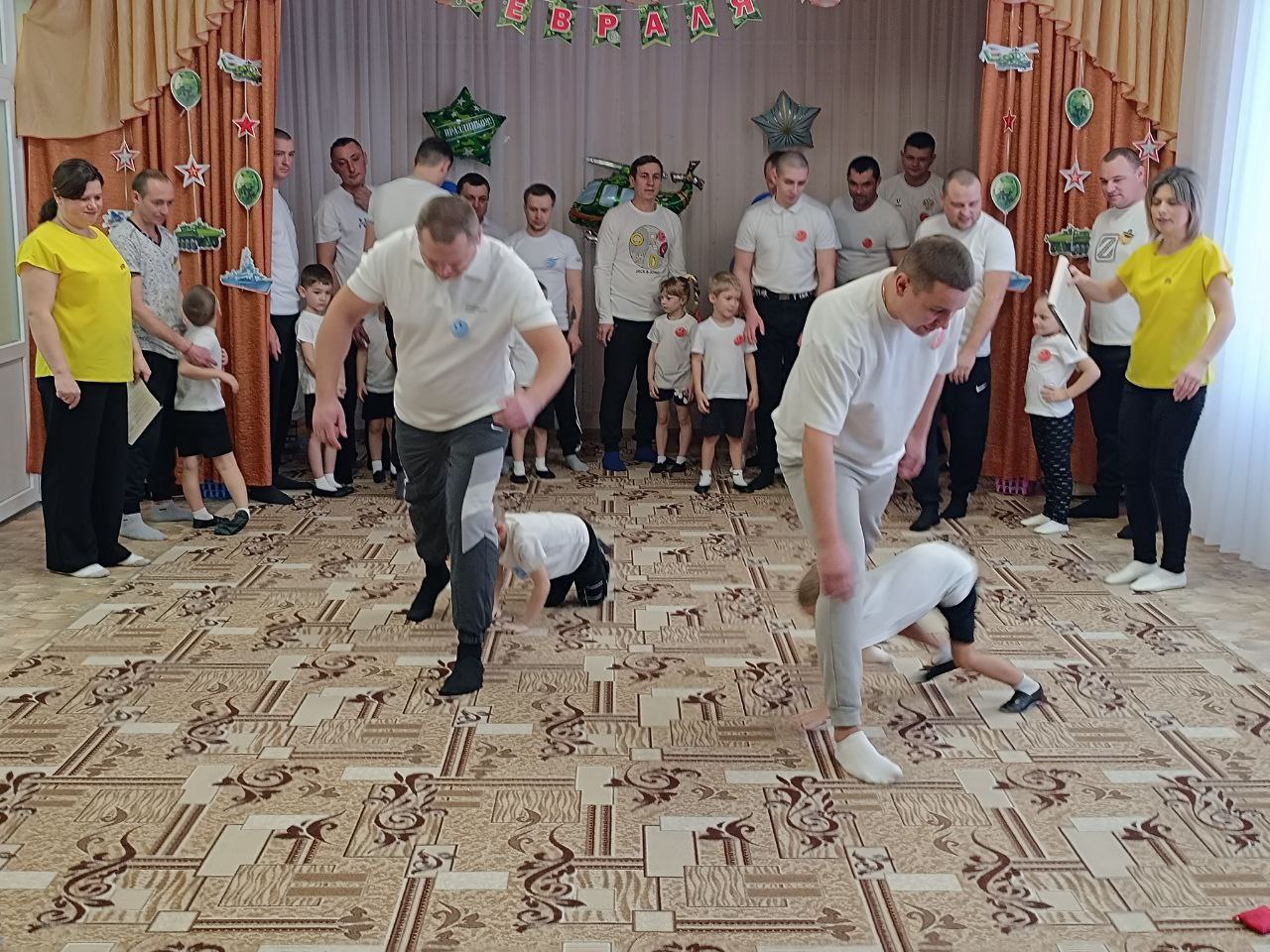 В преддверии праздника в ГБДОУ ЛНР «Беловодский ЯС №2 «Радуга» 19 февраля в средних, старшей и подготовительной к школе групп прошёл семейно-спортивный праздник, посвящённый Дню защитника Отечества В преддверии праздника в ГБДОУ ЛНР «Беловодский ЯС №2 «Радуга» 19 февраля в средних, старшей и подготовительной к школе групп прошёл семейно-спортивный праздник, посвящённый Дню защитника Отечества