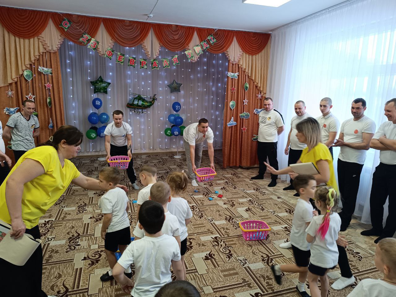 В преддверии праздника в ГБДОУ ЛНР «Беловодский ЯС №2 «Радуга» 19 февраля в средних, старшей и подготовительной к школе групп прошёл семейно-спортивный праздник, посвящённый Дню защитника Отечества В преддверии праздника в ГБДОУ ЛНР «Беловодский ЯС №2 «Радуга» 19 февраля в средних, старшей и подготовительной к школе групп прошёл семейно-спортивный праздник, посвящённый Дню защитника Отечества